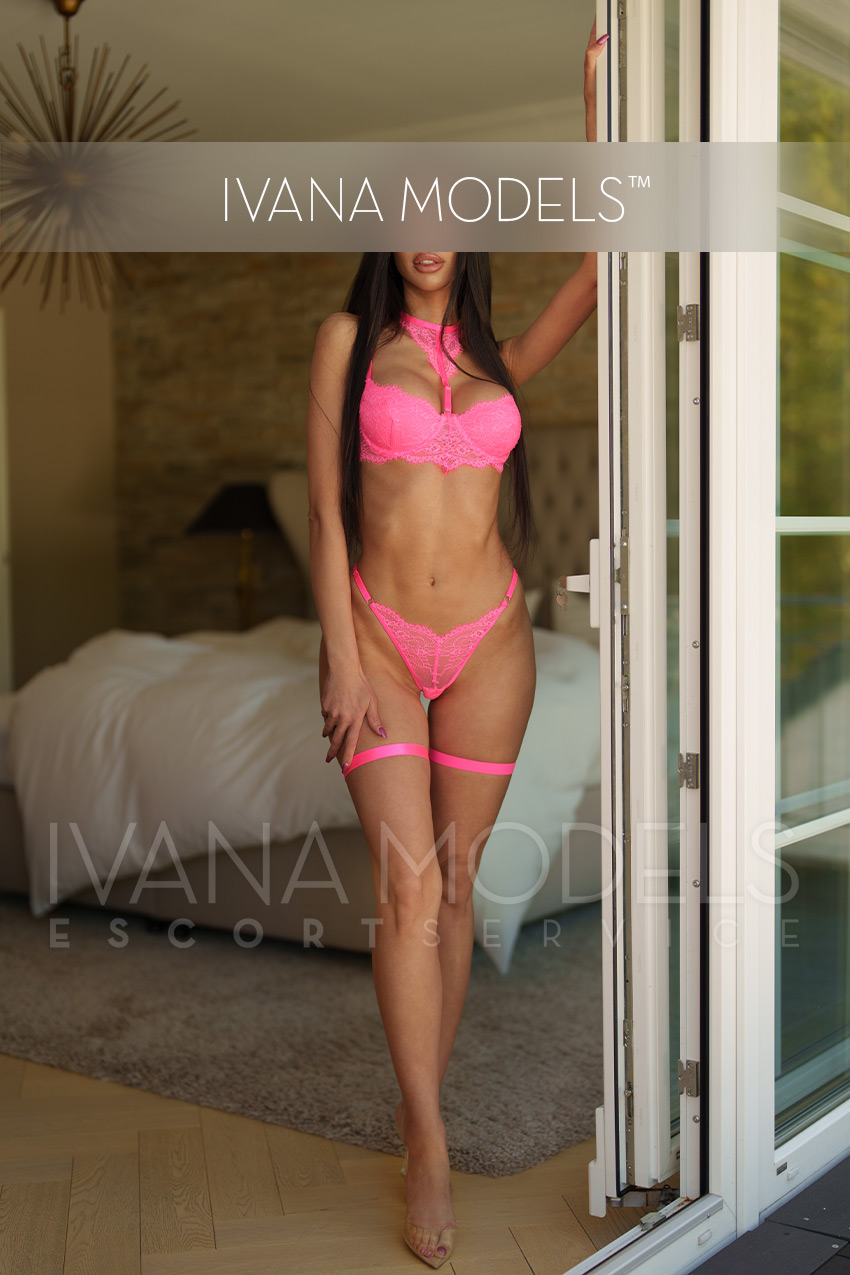 Carina with serious escort agency in Frankfurt