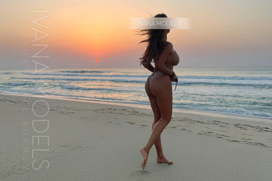 Liliana aus Düsseldorf – High-Class Begleitung mit vollen Brüsten und fesselndem braunen Blick