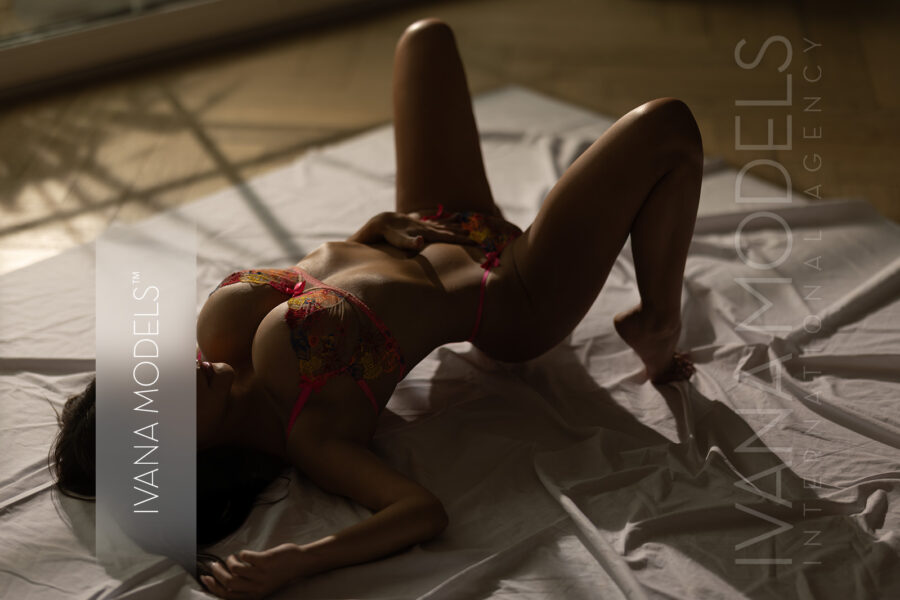 Liliana Düsseldorf Premium Escort Model für gehobene Gentleman Begleitung